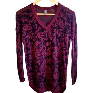 🌟 Burgundy and black long sleeve v-neck floral pattern, thin and lightweight